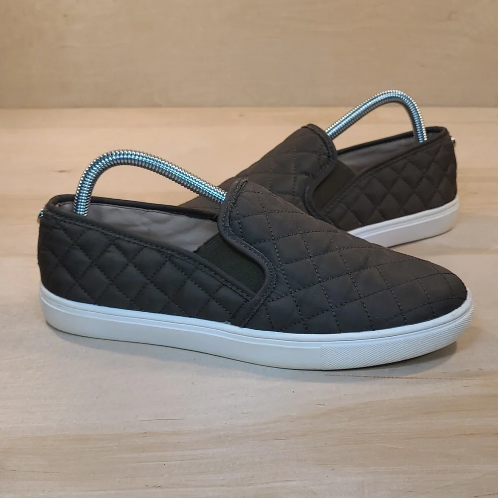 Steve Madden ECNTRCQT Womens Olive Slip On Sneakers - Picture 6 of 10